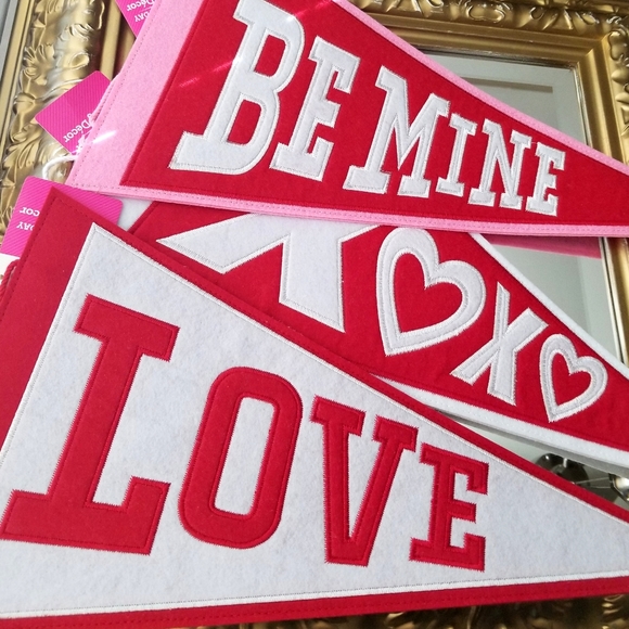 ❗Retro Style Felt Pink and Red "Love" "Be Mine" Hanging Triangle Flag Bundle❗ - Picture 2 of 4